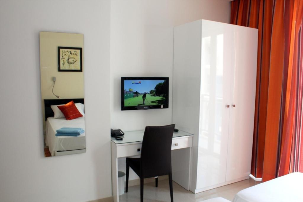 Atlantis Lodge Marsalforn Bagian luar foto