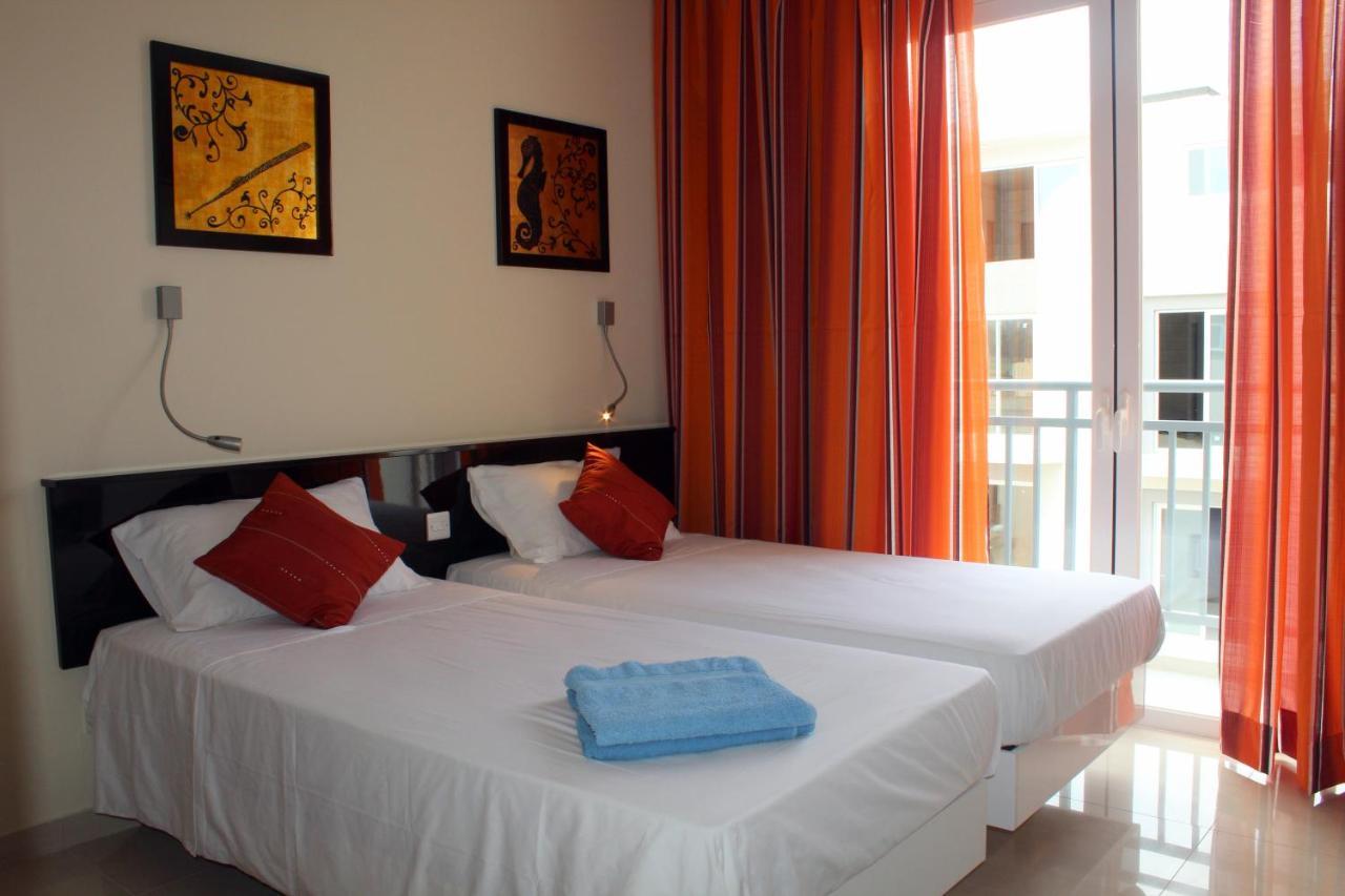 Atlantis Lodge Marsalforn Bagian luar foto